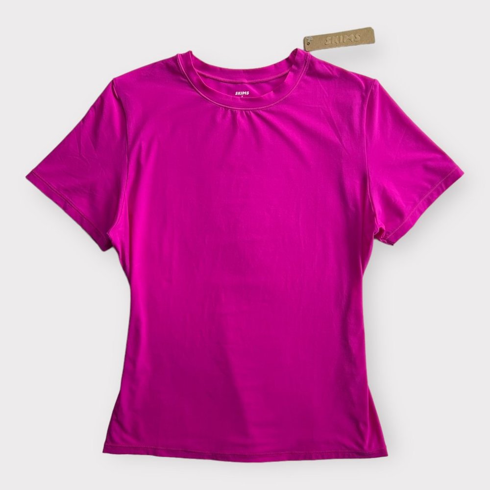 SKIMS Fits Everybody T-Shirt in Fuchsia **Limited Edition**, Size Large